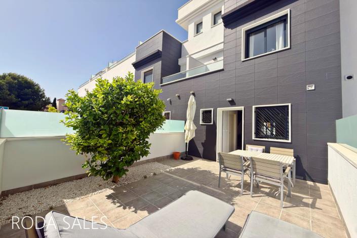 Image No.18-2 Bed Townhouse for sale