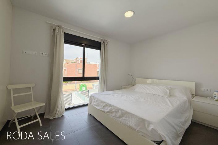 Image No.21-2 Bed Townhouse for sale