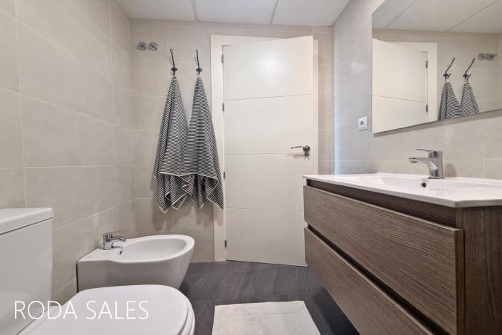 Image No.27-2 Bed Townhouse for sale