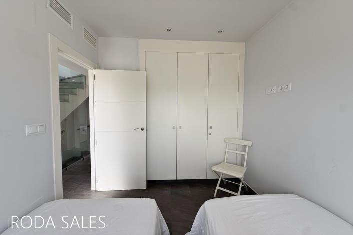 Image No.30-2 Bed Townhouse for sale