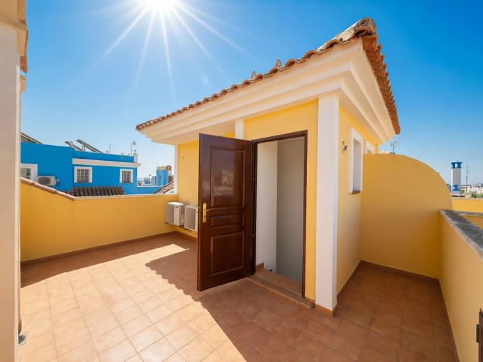 Image No.21-2 Bed Townhouse for sale