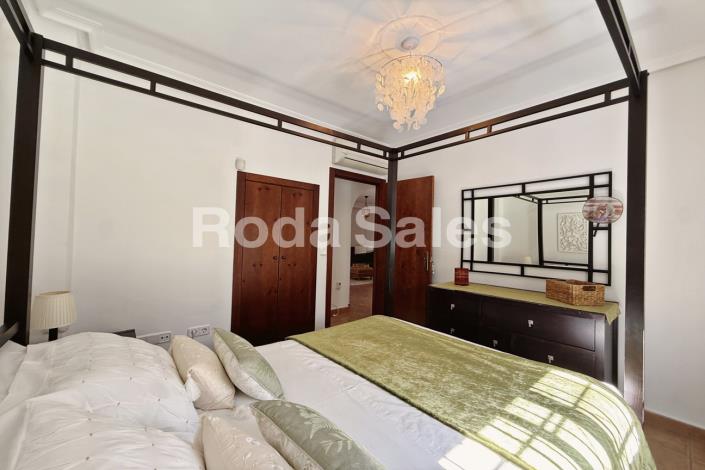 Image No.16-3 Bed Townhouse for sale