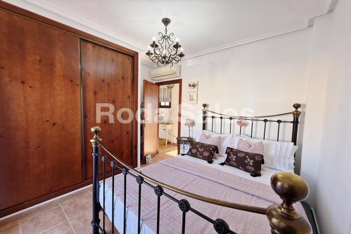 Image No.35-3 Bed Townhouse for sale