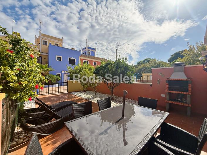 Image No.8-3 Bed Townhouse for sale