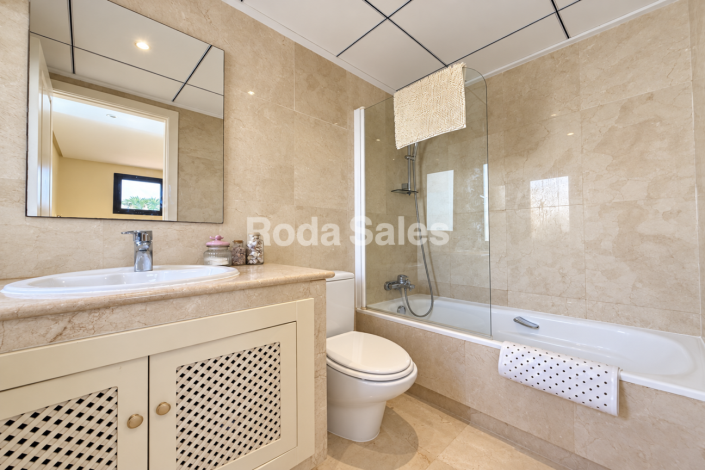 Image No.15-3 Bed Townhouse for sale