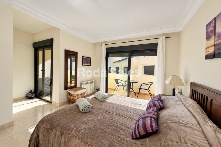 Image No.18-3 Bed Townhouse for sale