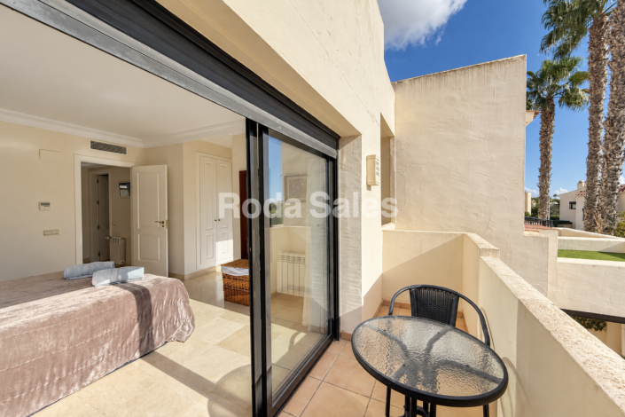 Image No.19-3 Bed Townhouse for sale
