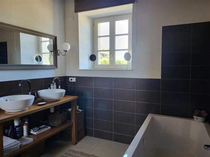 Image No.9-15 Bed House for sale