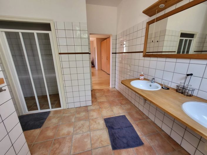 Image No.13-6 Bed House for sale