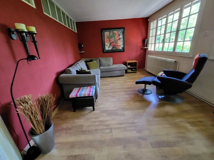 Image No.8-6 Bed House for sale