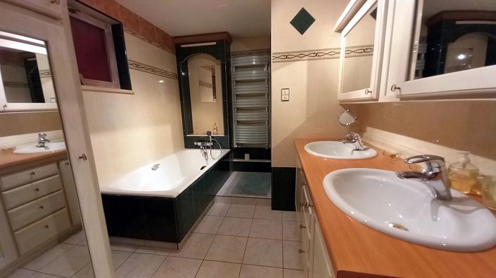 Image No.22-7 Bed House for sale