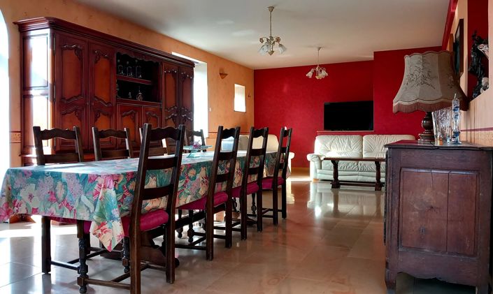 Image No.7-7 Bed House for sale