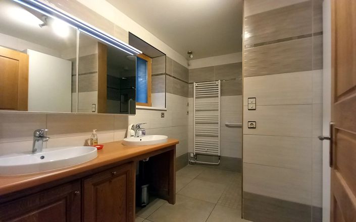 Image No.9-7 Bed House for sale