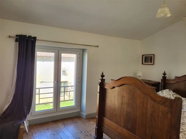 Image No.15-4 Bed Farmhouse for sale