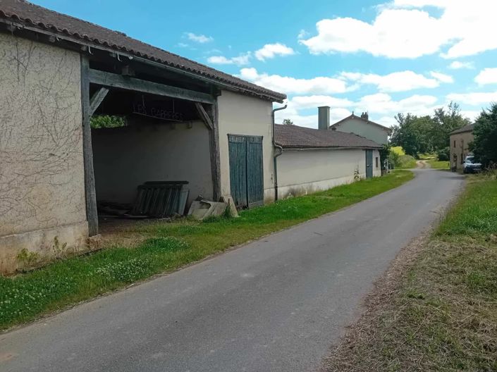 Image No.23-4 Bed Farmhouse for sale