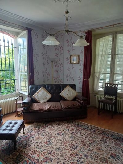 Image No.8-6 Bed House for sale