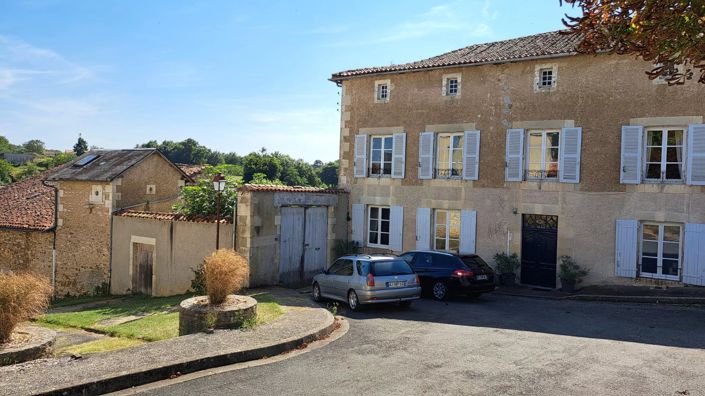 Image No.1-Maison de 6 chambres à vendre à Charroux
