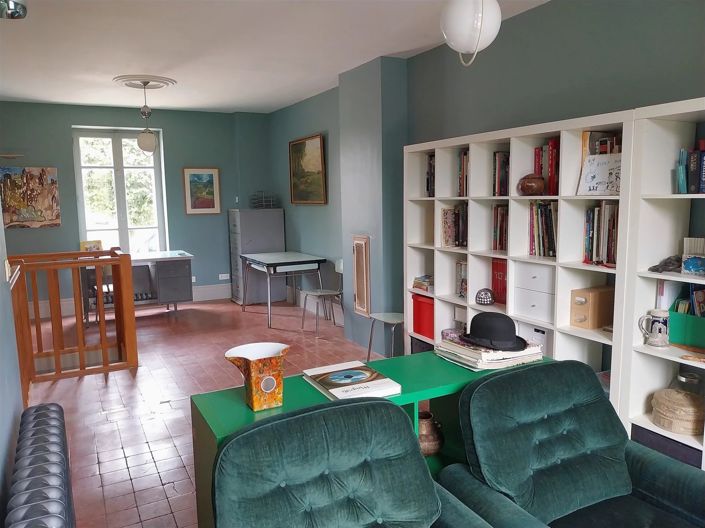 Image No.8-5 Bed House for sale