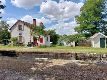 1 - Épineuil-le-Fleuriel, House