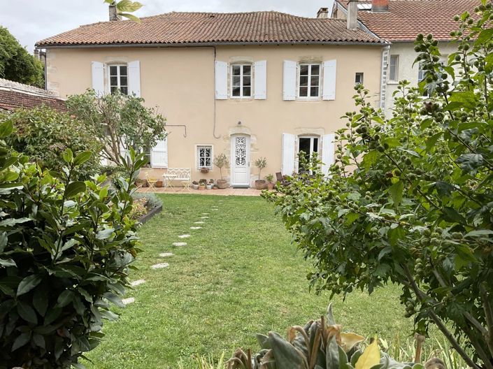 Image No.1-Maison de ville de 4 chambres à vendre à Chef-Boutonne
