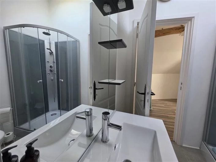 Image No.17-6 Bed House for sale