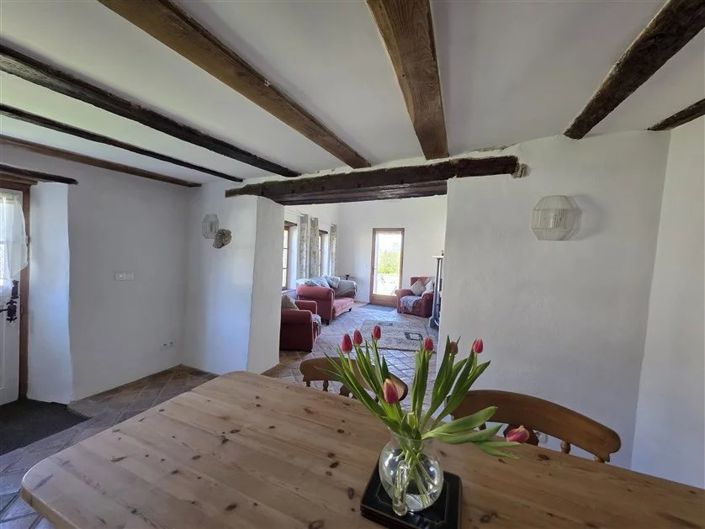 Image No.8-6 Bed House for sale