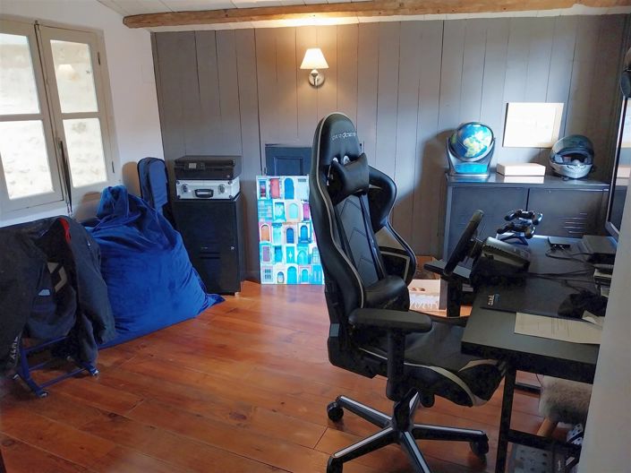 Image No.10-3 Bed House for sale