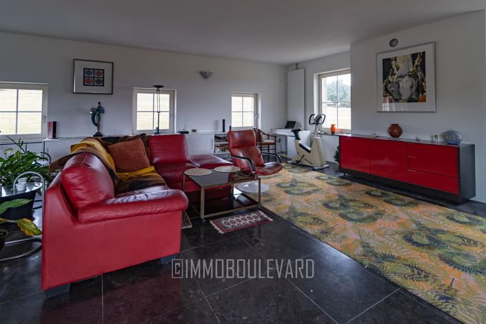 Image No.11-3 Bed House for sale