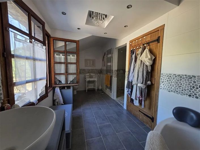 Image No.16-5 Bed Villa for sale