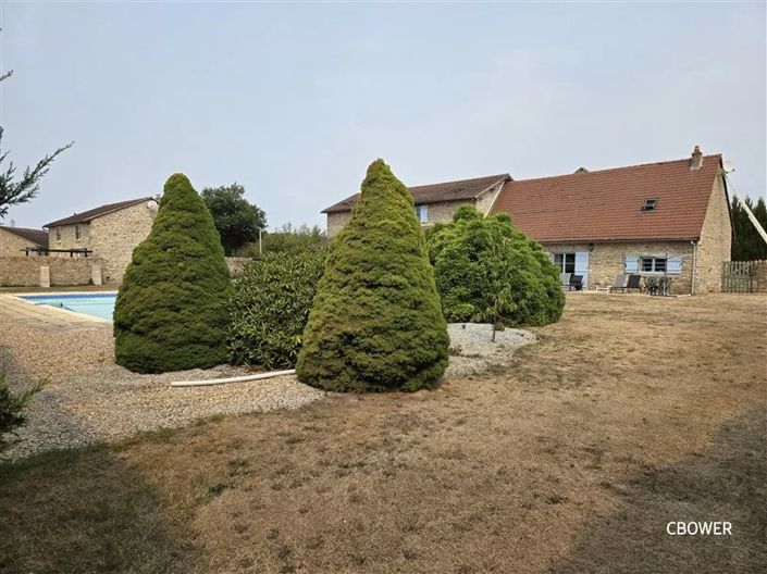 Image No.17-Propriété de 11 chambres à vendre à Dompierre-les-Églises