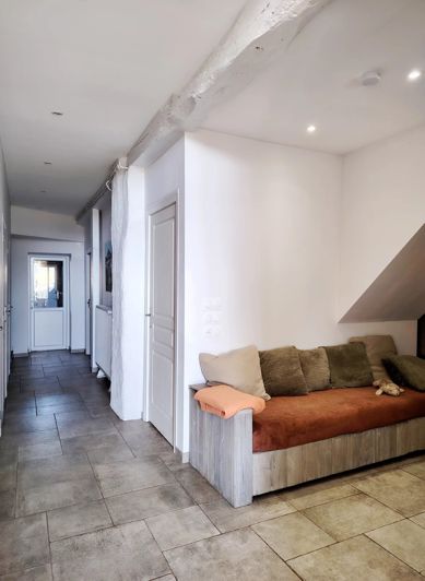 Image No.8-7 Bed House for sale