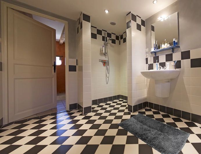 Image No.12-2 Bed House for sale