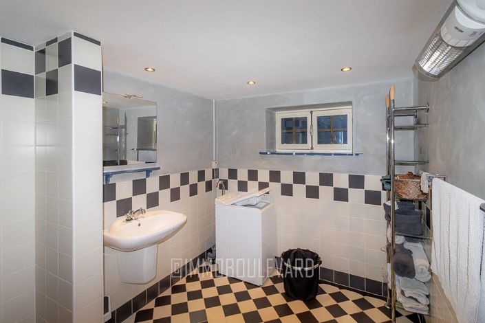 Image No.13-2 Bed House for sale