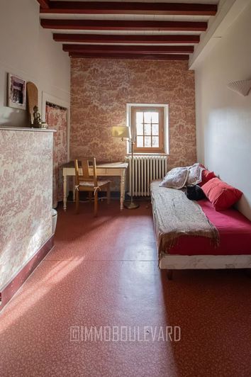 Image No.24-6 Bed House for sale