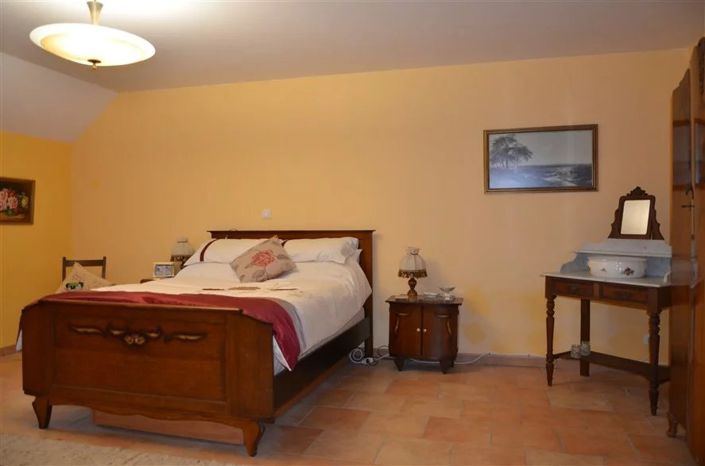 Image No.21-5 Bed House for sale