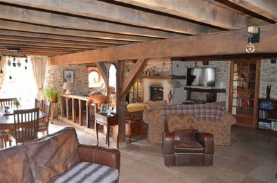 5b24d80fa991799b41a1558f42eb2bff8274027570887