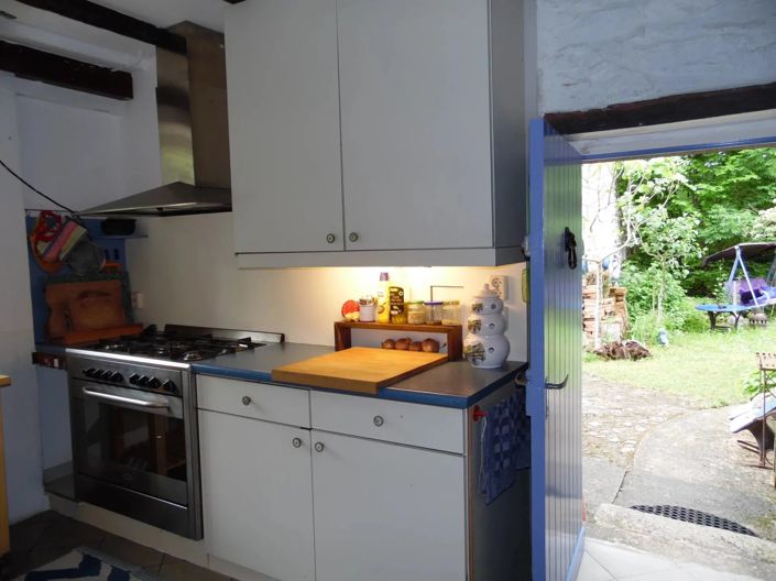 Image No.17-6 Bed Property for sale