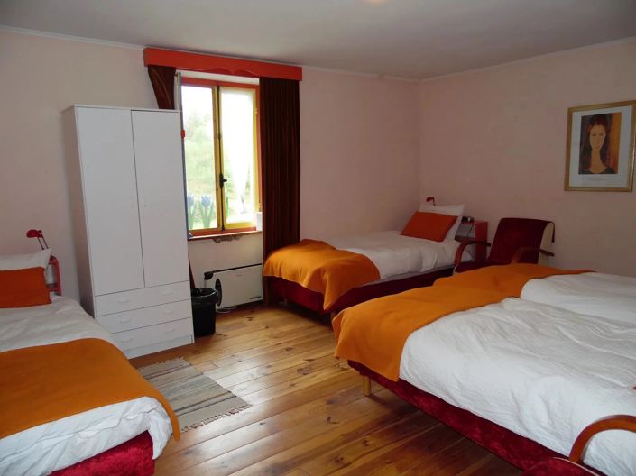 Image No.18-6 Bed Property for sale