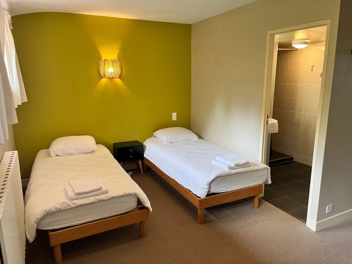 Image No.19-13 Bed Commercial for sale