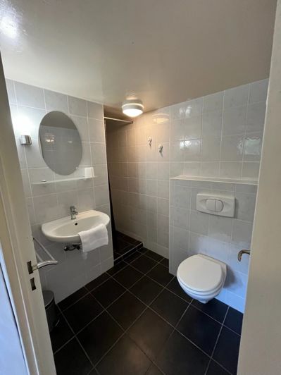 Image No.20-13 Bed Commercial for sale