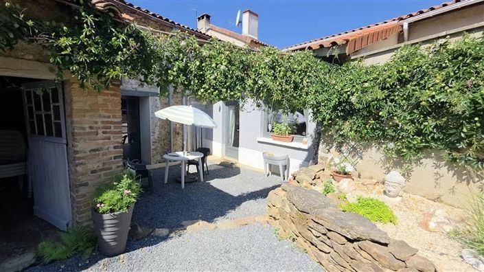 Image No.24-4 Bed House for sale