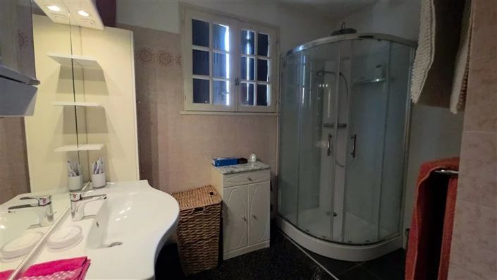Image No.9-5 Bed House for sale