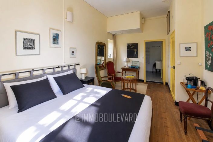 Image No.25-8 Bed House for sale