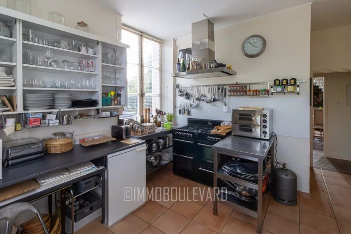 Image No.5-8 Bed House for sale