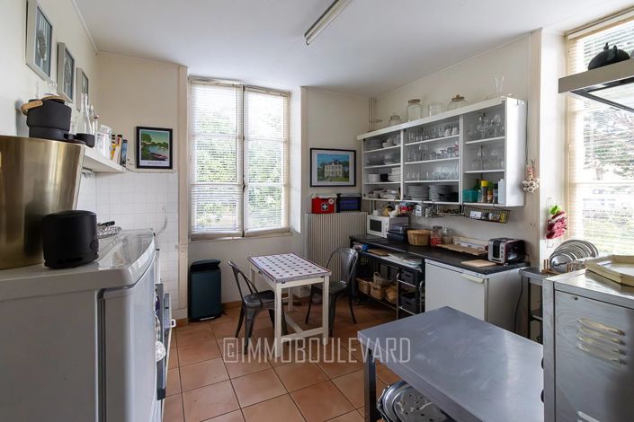 Image No.6-8 Bed House for sale