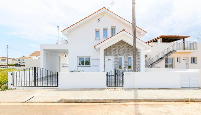 Image No.1-3 Bed Villa for sale