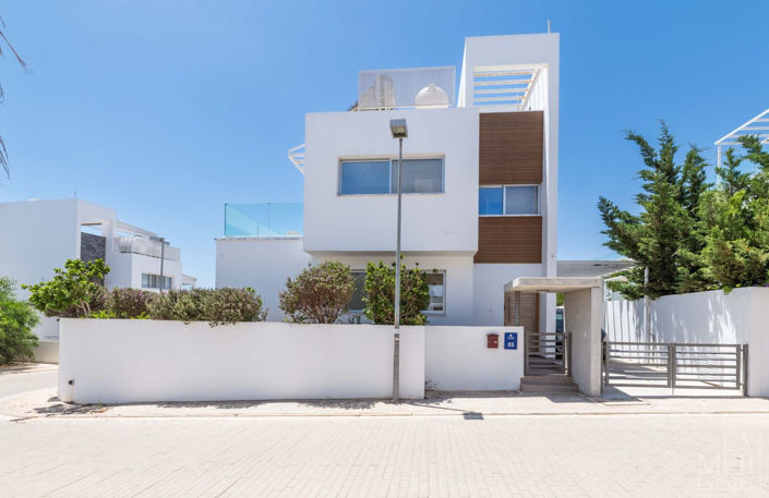 Image No.1-3 Bed Villa for sale