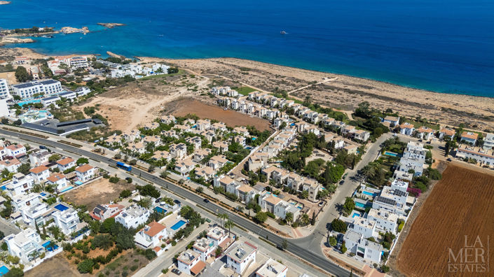 Image No.20-2 Bed Townhouse for sale