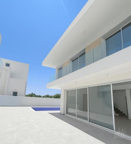 Image No.8-3 Bed Villa for sale