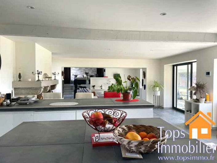 Image No.1-4 Bed Property for sale